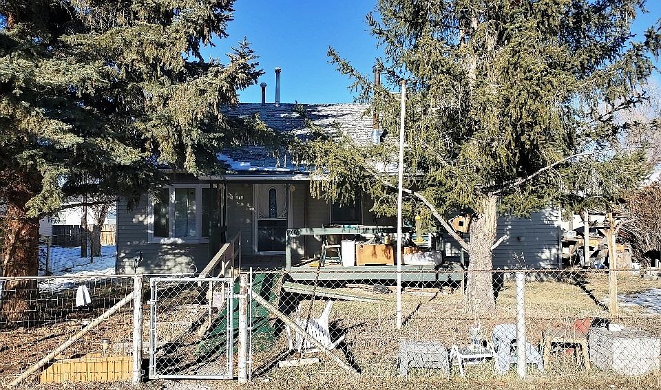 2nd image of 1916 Nebraska St