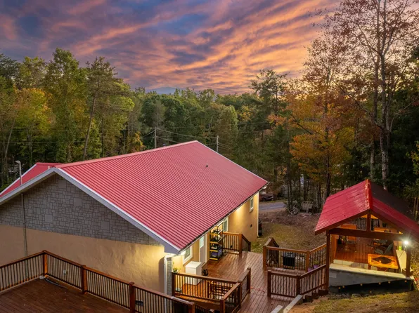 1443 Yellowwood Dr, Sevierville, TN 37876