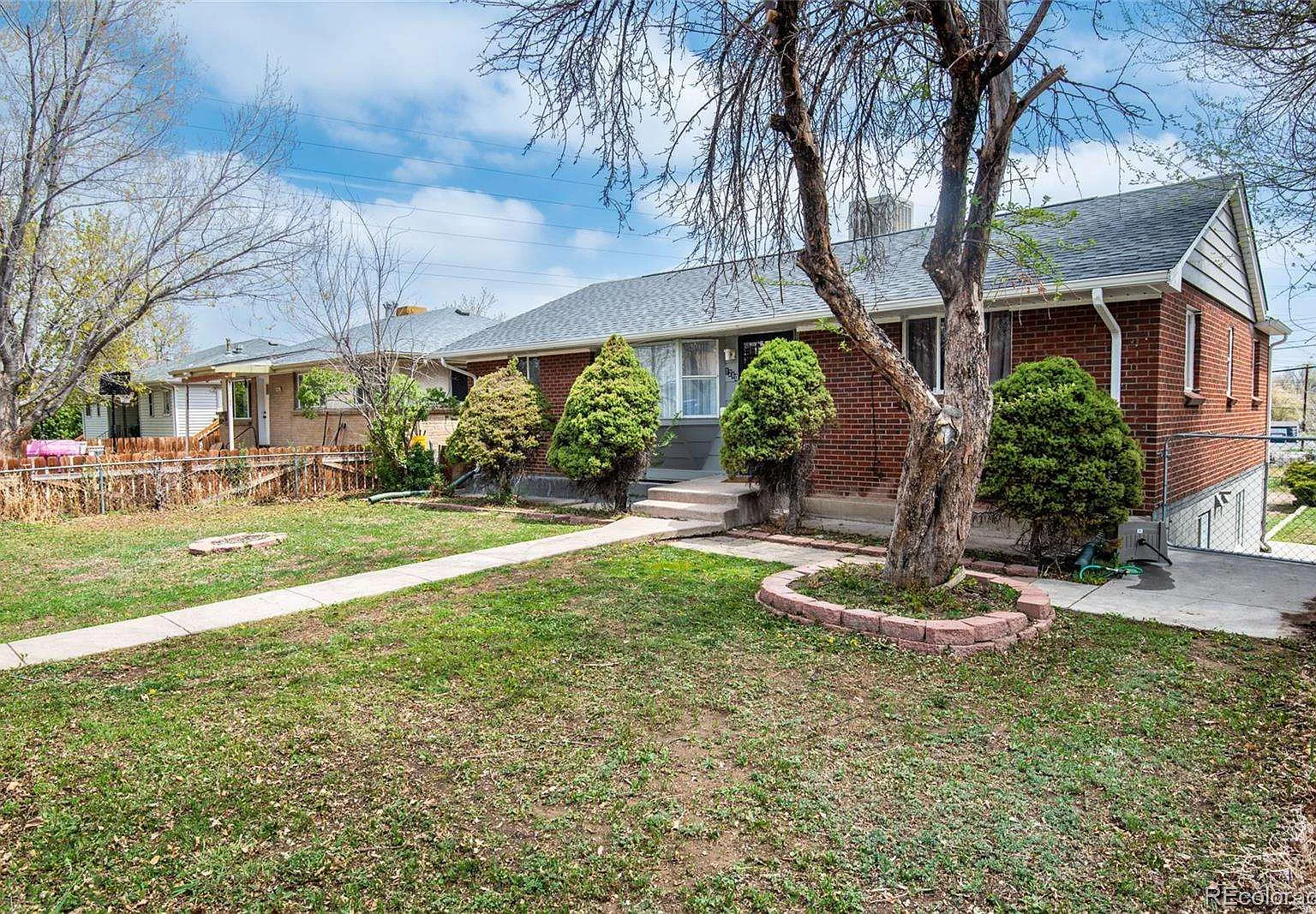 Charming 3-Bed Duplex in Lakewood — Photo 1
