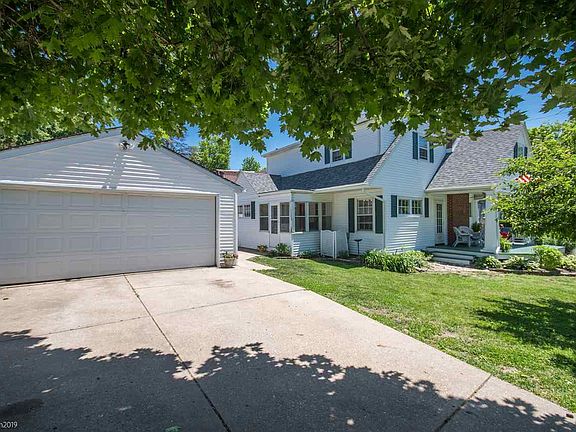 5th image of 701 E Corrington Ave