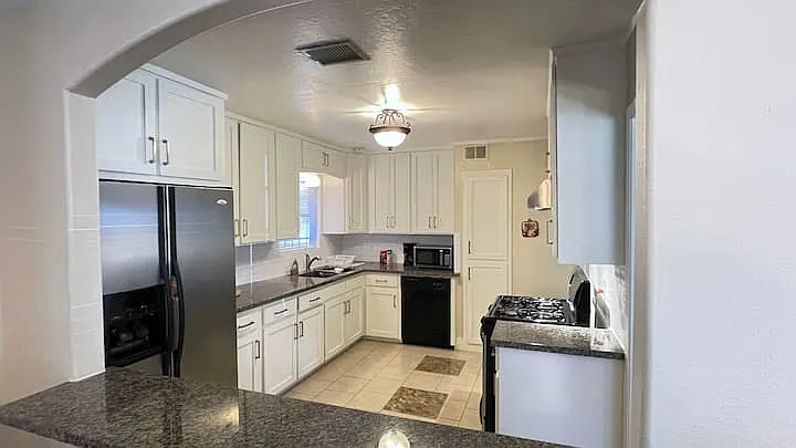 7951 Pecan Villas Dr — Photo 12