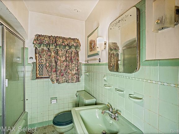 21st image of 2219 Copeman Blvd