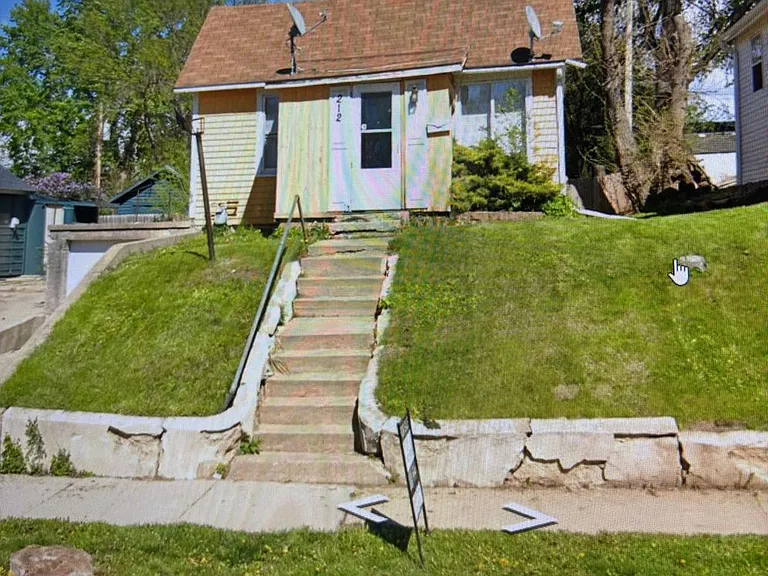 212 N Euclid Ave — Photo 1