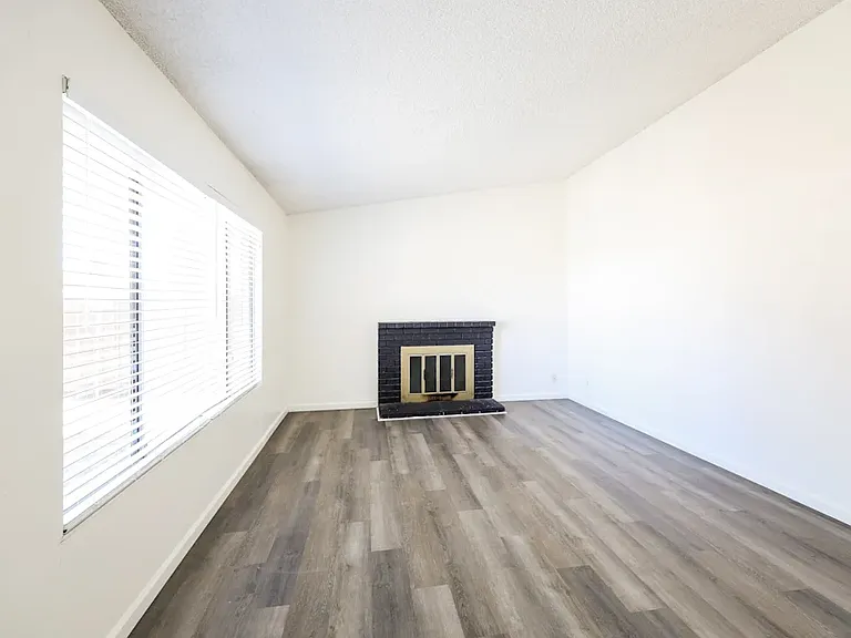 2394 Saint George Dr — Photo 1