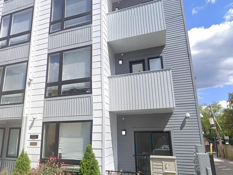 721 16th St NE — Photo 1