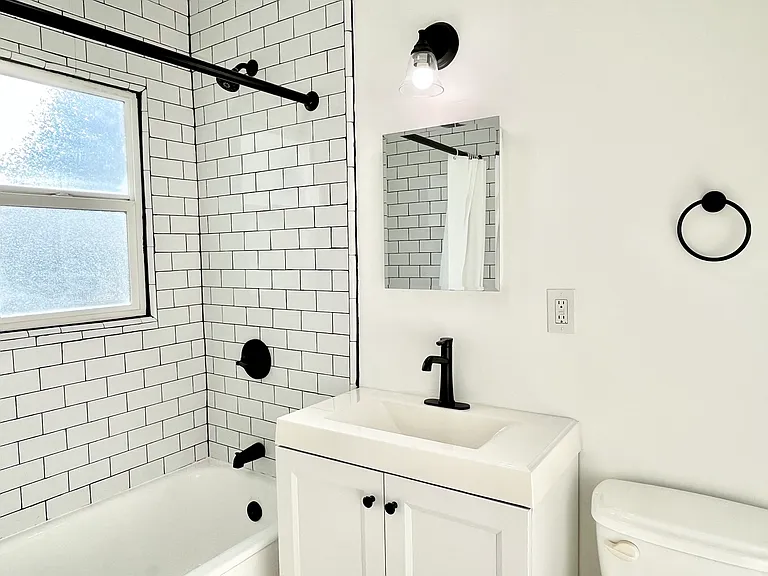 1129 N Madison Ave — Photo 11