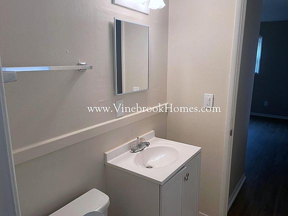 4th image of 4055 Fleetwood Dr