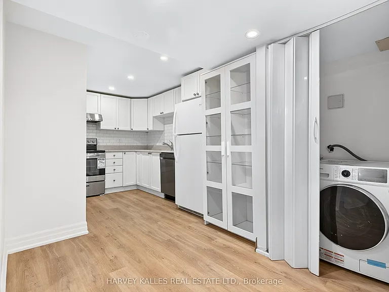 67 Robinglade Dr #BASEMENT — Photo 10