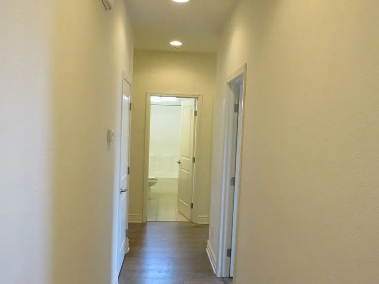 305 Hampton Dr — Photo 18