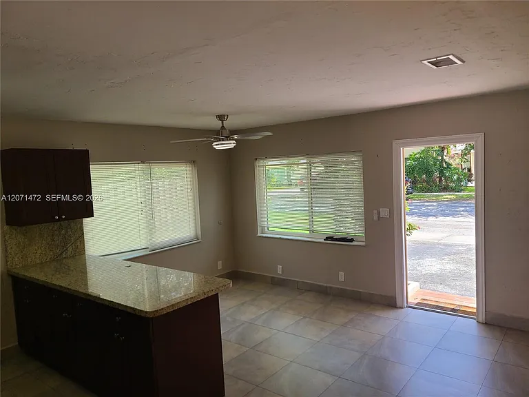 633 NE 16th Ave #3 — Photo 11