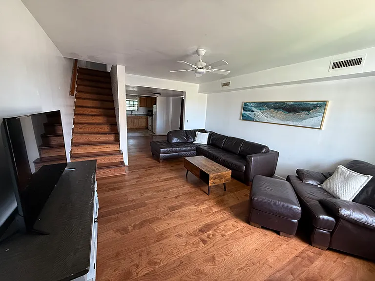 6004 Graston Ave — Photo 2