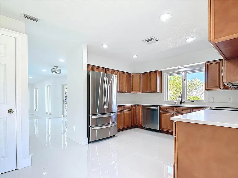 1200 Poitras Dr — Photo 6