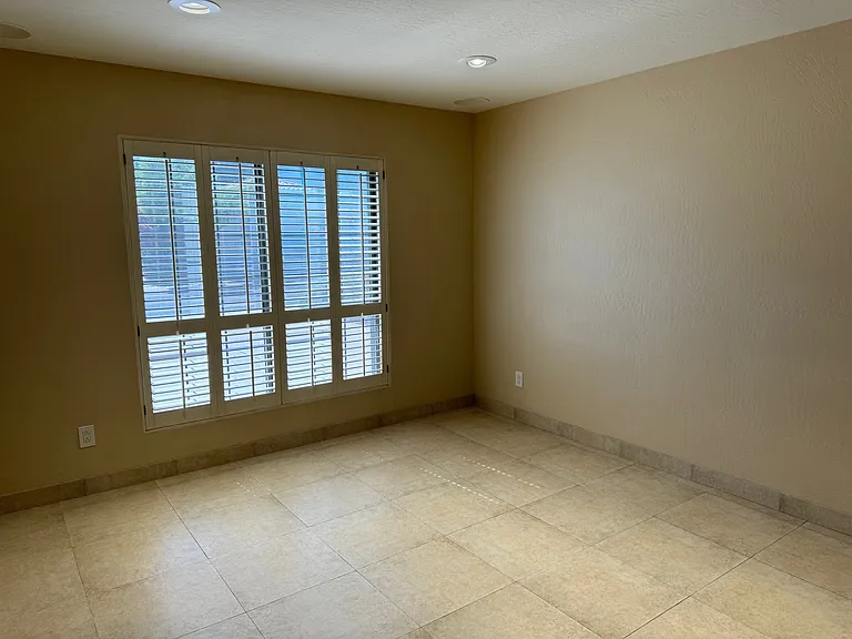 4835 N 35th Pl — Photo 37