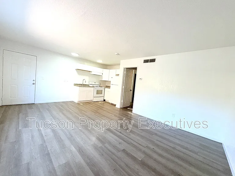 3810 E Monte Vista Dr #107 — Photo 2