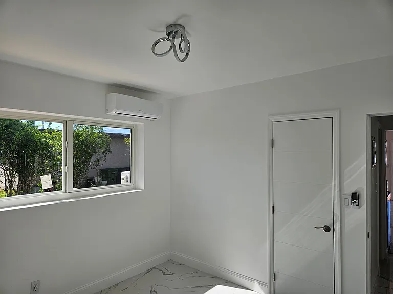 306 NE 6th St #2 — Photo 13