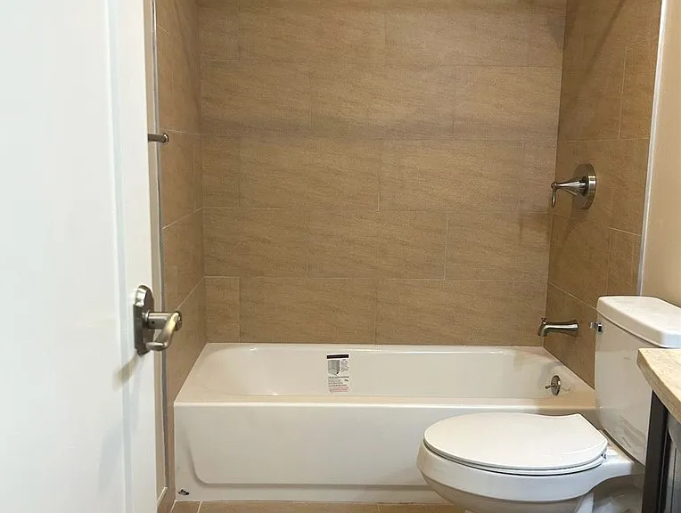 628 W 59th Pl — Photo 12