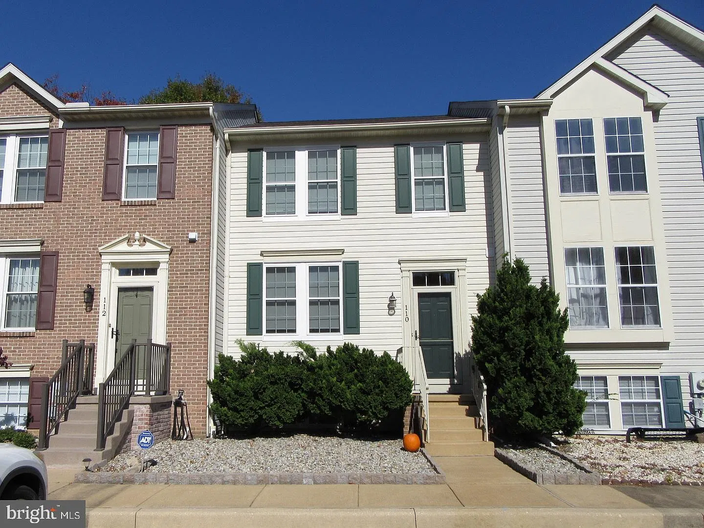 2 bed, 2.5 bath, 2945 sqft, $1,825 — Photo 1