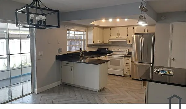 3 bed, $2,400 — Photo 2