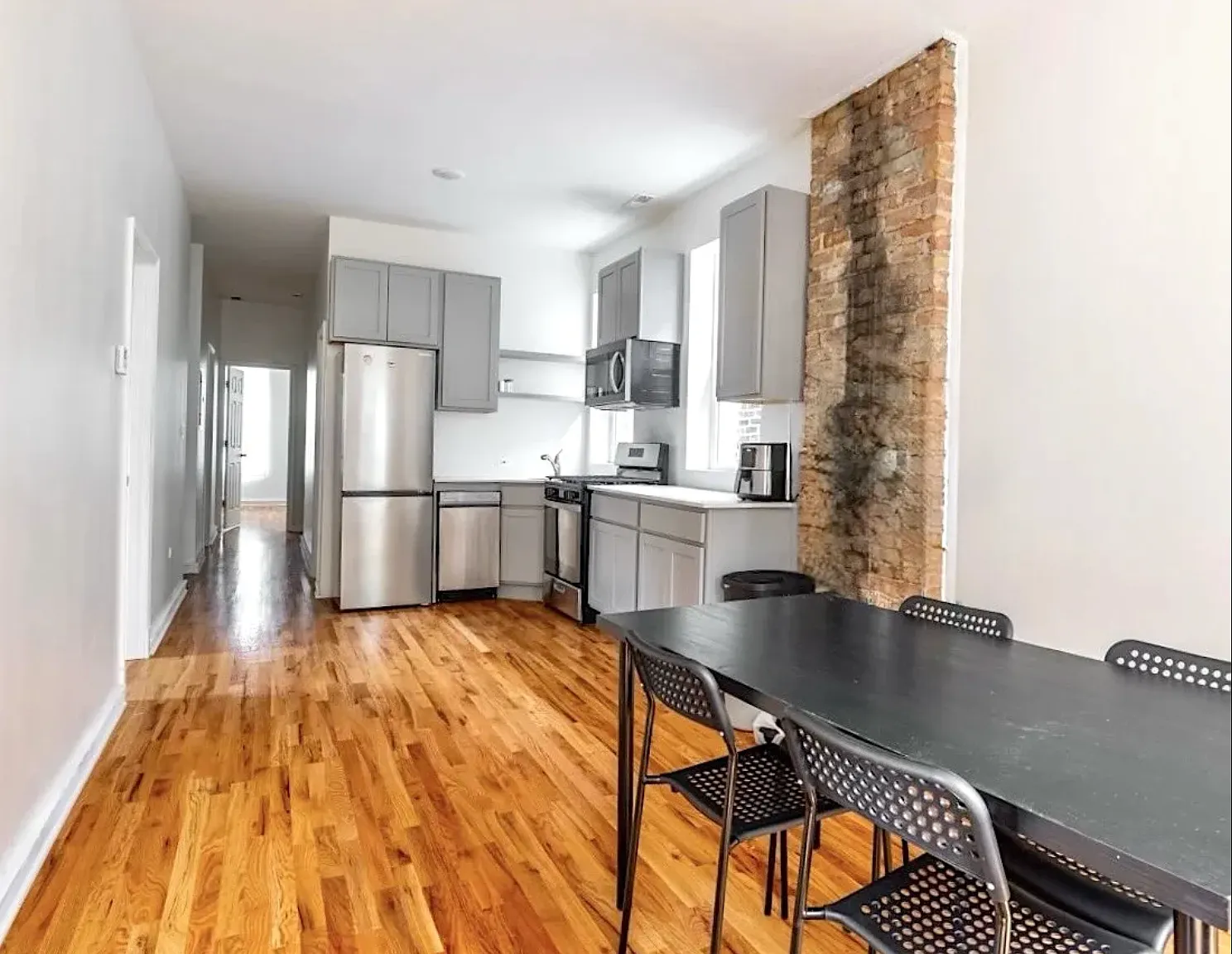 4 bed, $3,600 — Photo 2