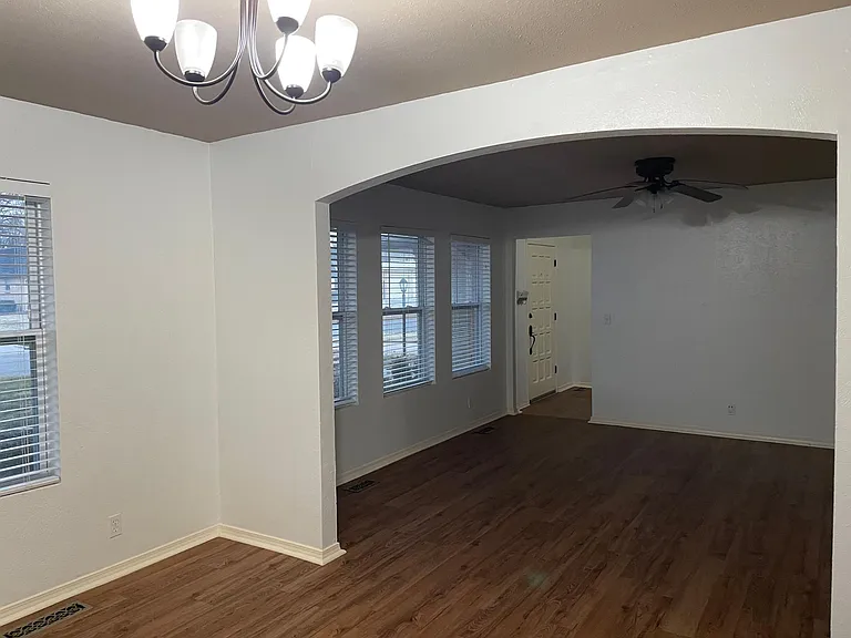 6801 N Saint Clair Ave — Photo 14