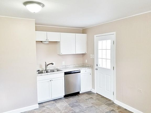 Another angle of this beautiful kitchen...