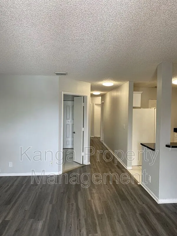 3 bed, 2.0 bath, 1217 sqft, $2,350 — Photo 3