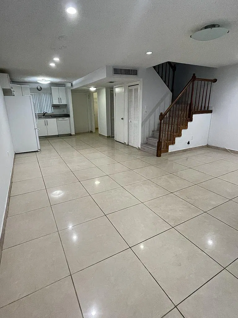3340 Simms , Hollywood, Fl 33021 - C10 — Photo 4