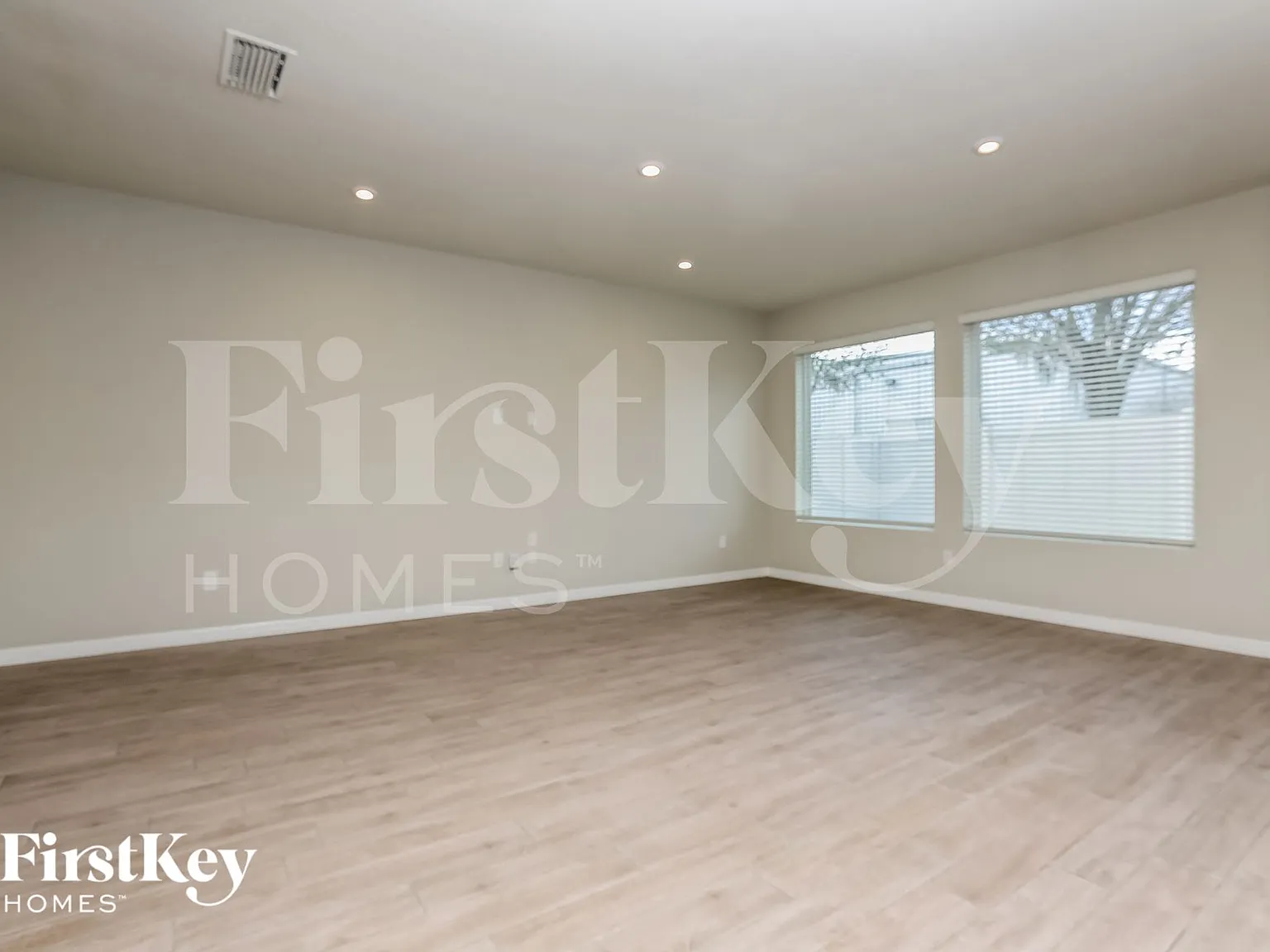 4 bed, 2.5 bath, 2031 sqft, $3,075 — Photo 4