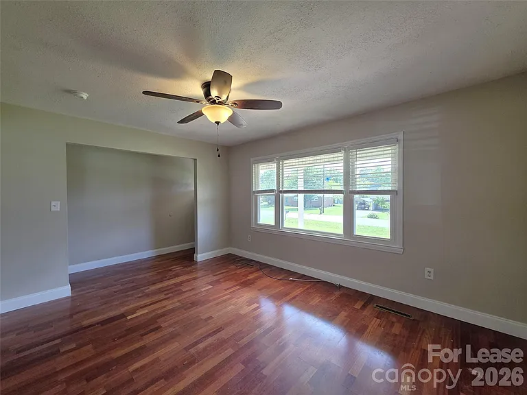1052 Rembrandt Dr SW — Photo 2