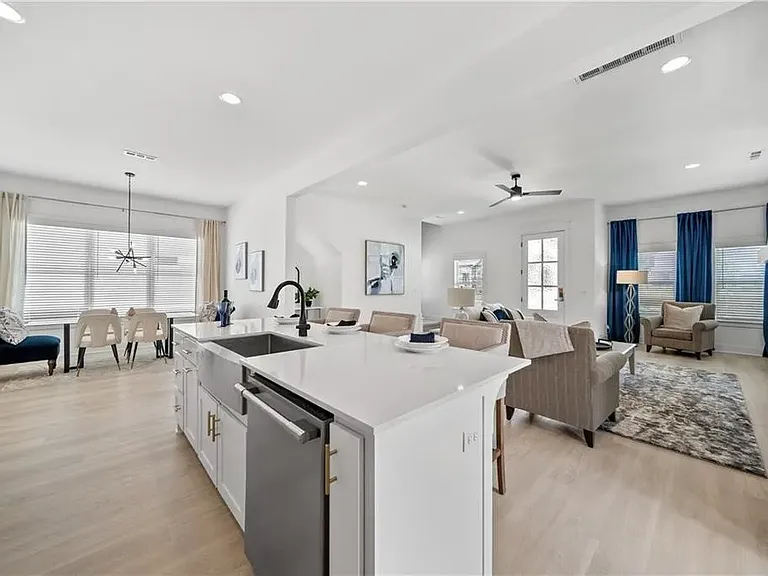 6302 SW Layton Rd — Photo 4