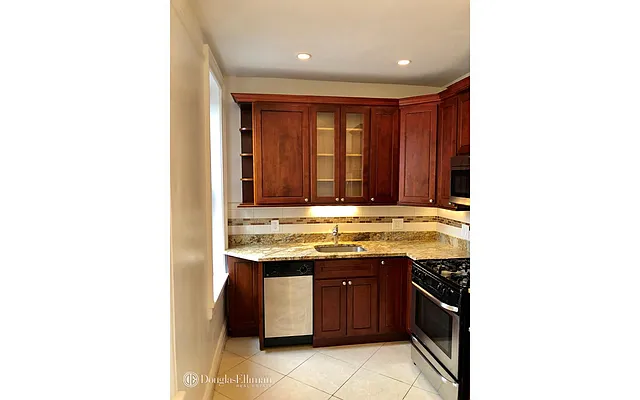 Rented by Douglas Elliman | media 39