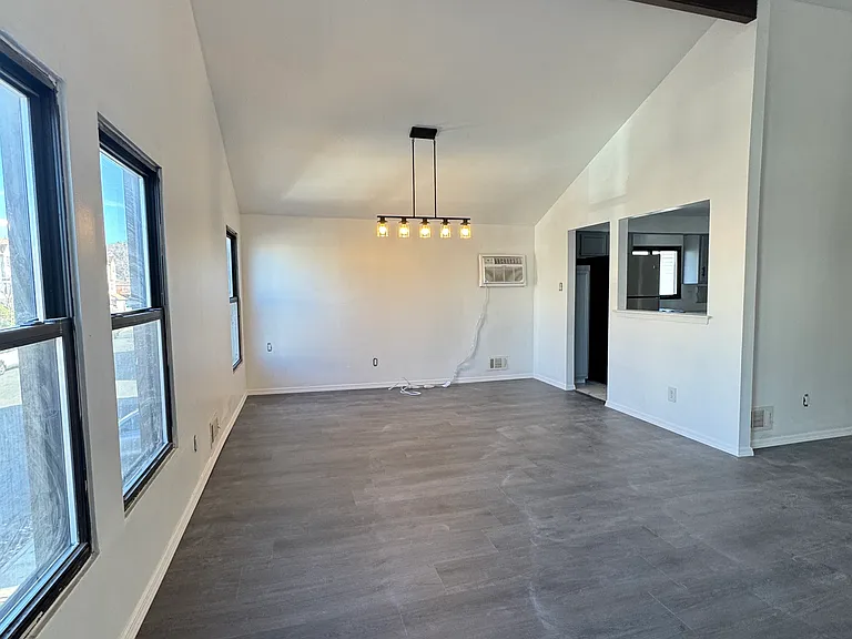 98 Logan Ave #2A — Photo 15
