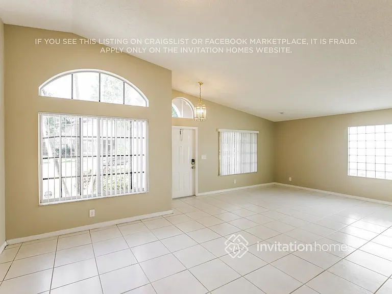 10841 SW 14th Ct — Photo 5