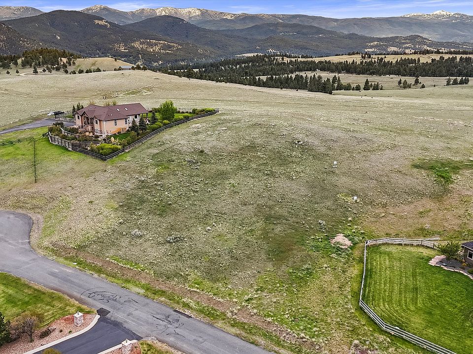 1st image of 8 Lana Ln