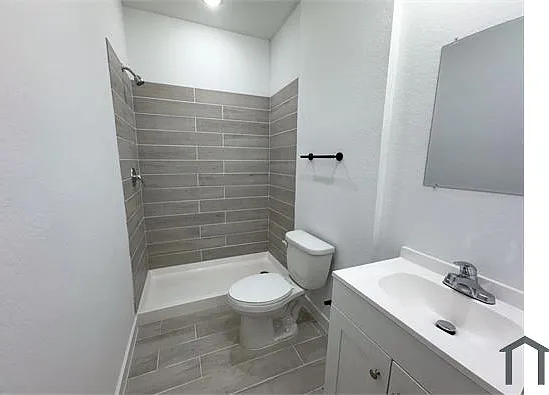 1503 E Southcross Blvd — Photo 9
