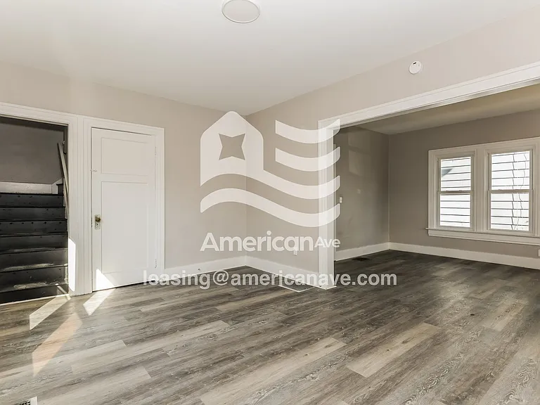 123921_003_wm_-_living_room_13556555.jpg