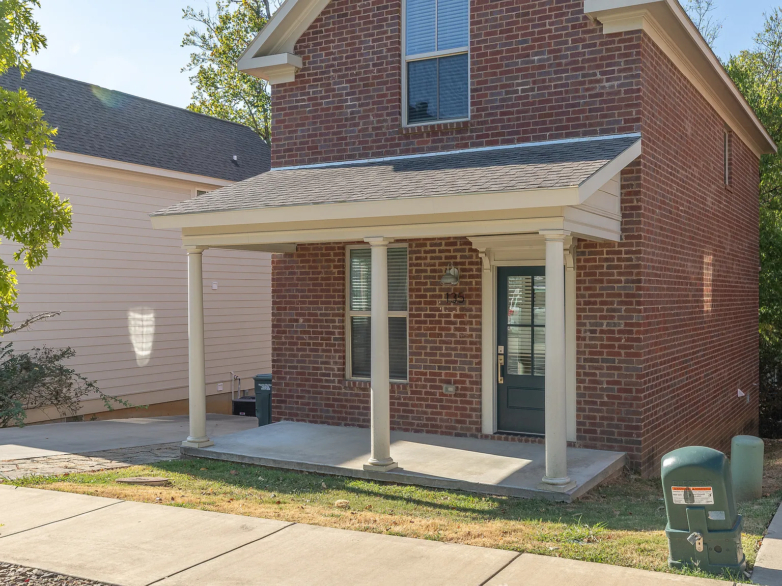 2 bed, 1.5 bath, 1088 sqft, $1,795 — Photo 2