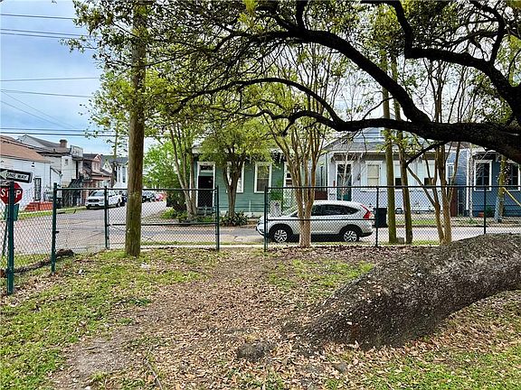 2nd image of 2137 Soniat St