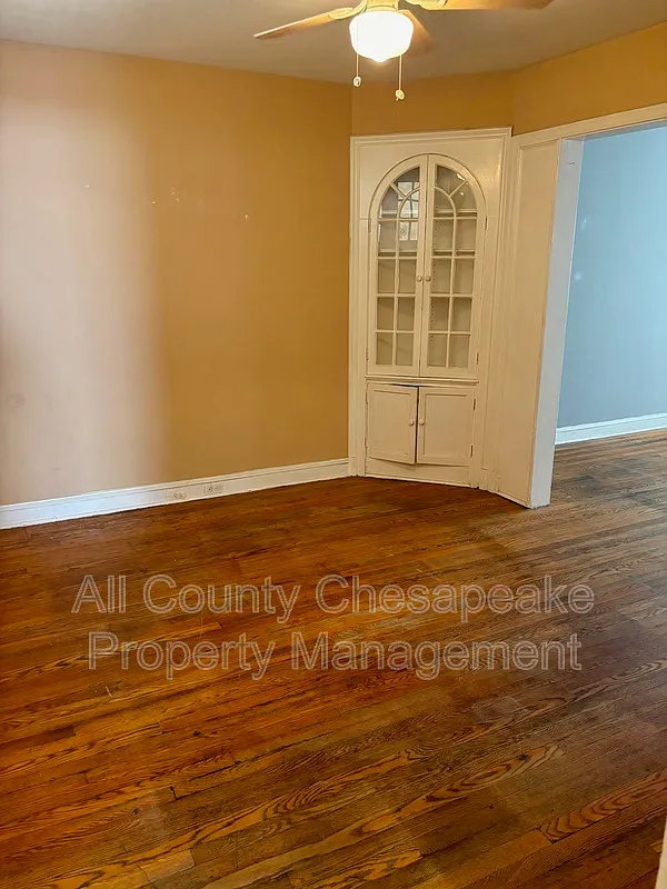 2 bed, 1.0 bath, $1,300 — Photo 4