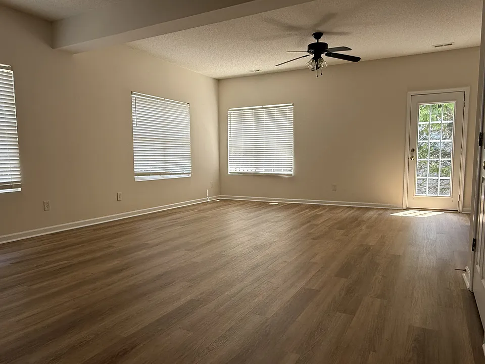 101 Graystar Rd