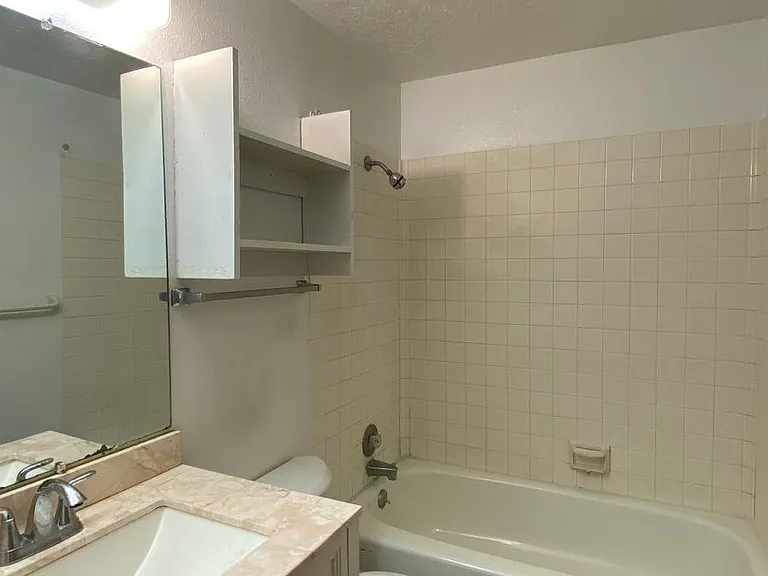 423 E Dunn St — Photo 9