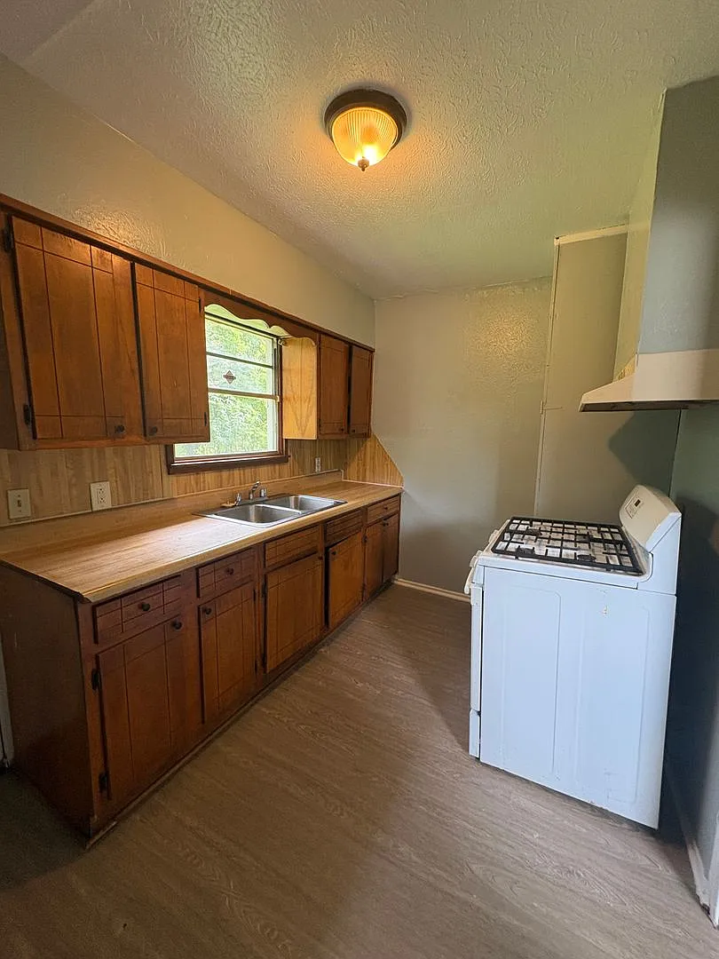 Adorable 2 bedroom/1 bath home — Photo 2