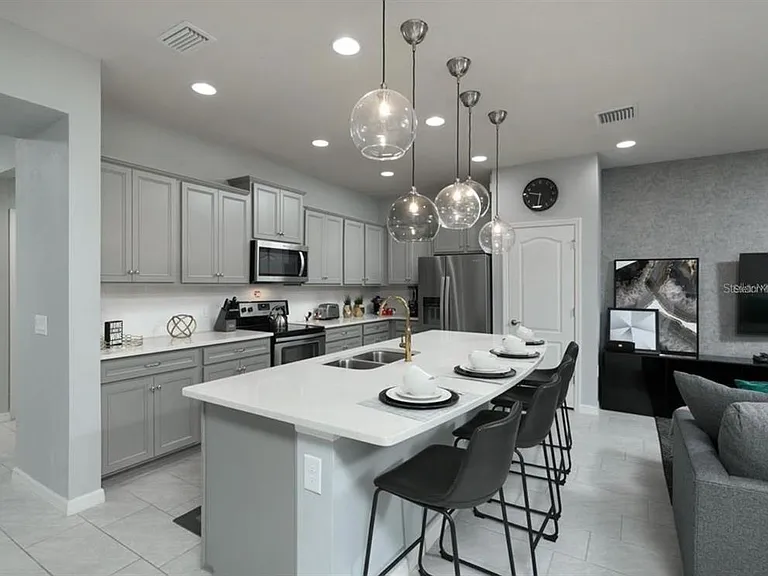 8831 Geneve Ct — Photo 3