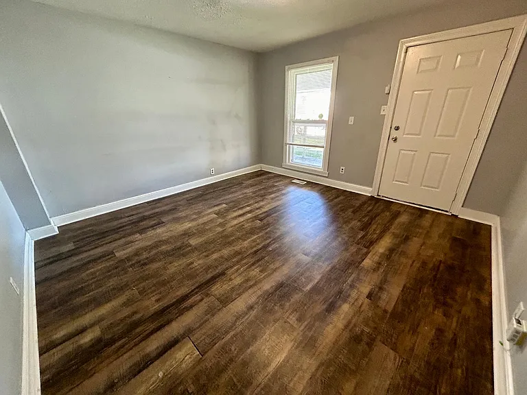 1757 Howard St — Photo 4