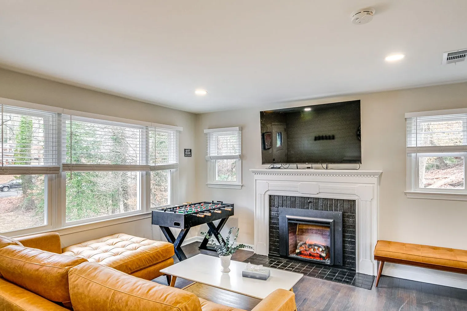4 bed, 2.0 bath, 1593 sqft, $3,593 — Photo 1