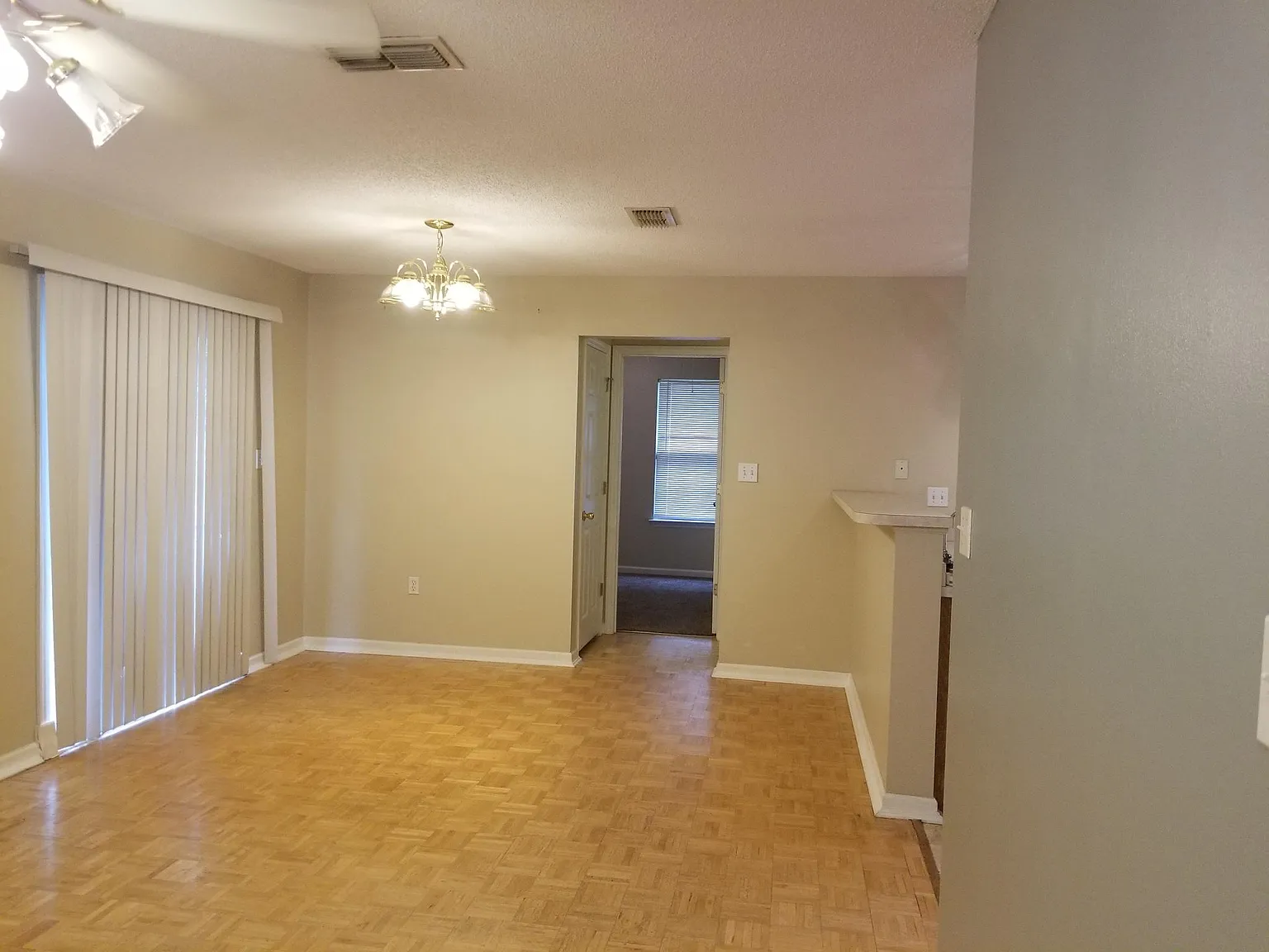 1409 Whitewood Dr — Photo 3