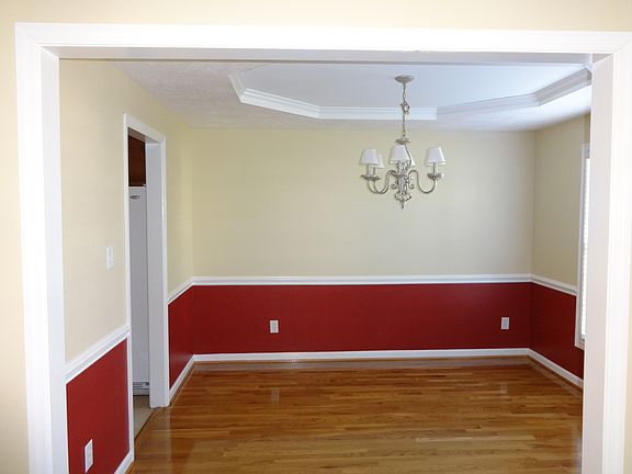 Formal Dining w/Hardwood