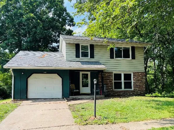 1309 Sir Galahad Ln, Godfrey, IL 62035
