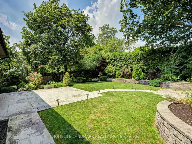 102 Stratford Cres — Photo 48