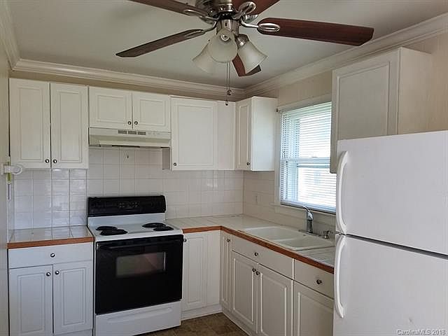 2nd image of 2020 W Poplar St